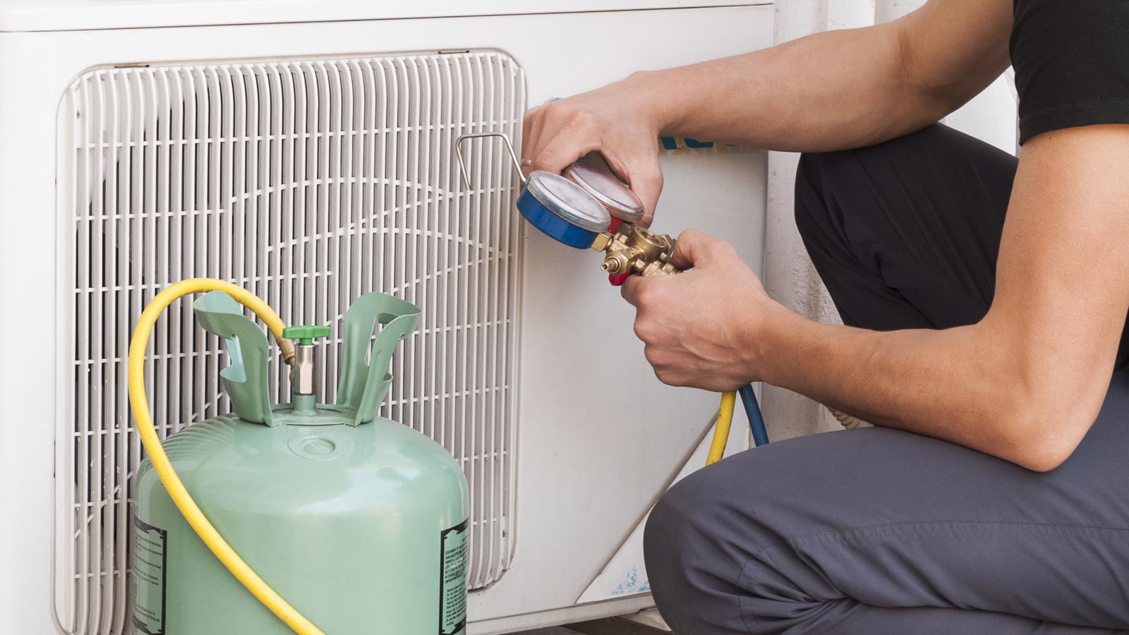 Recarga de gas y revisión de fugas